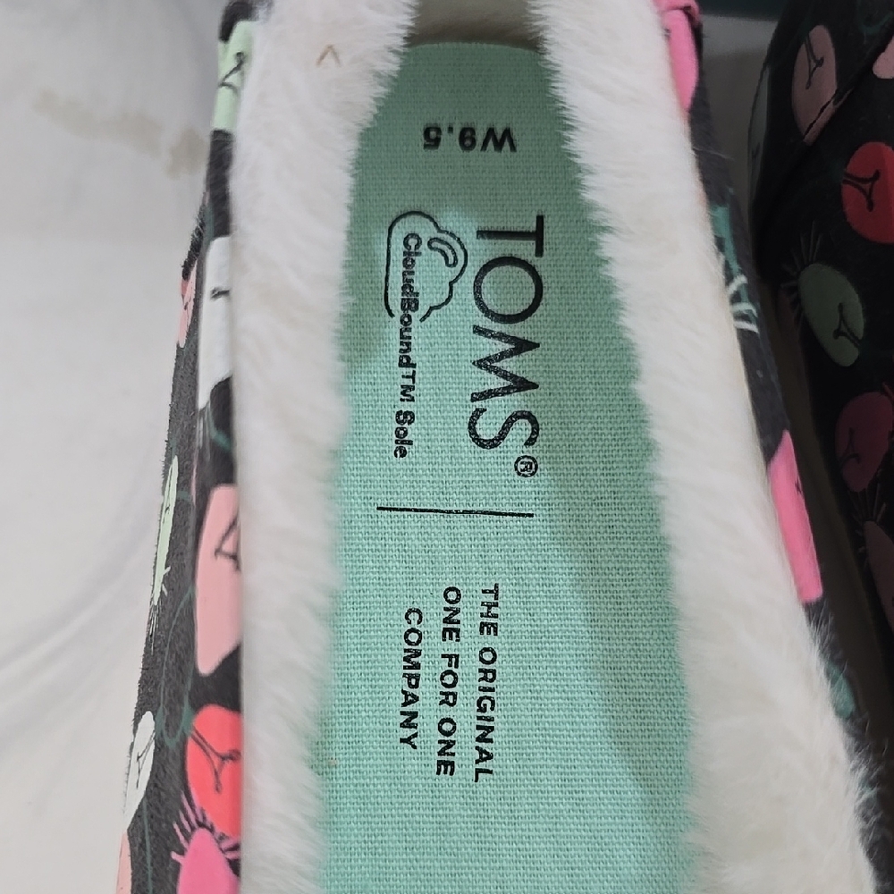 TOMS Colorful Christmas Light Print Shoes - Picture 4 of 10